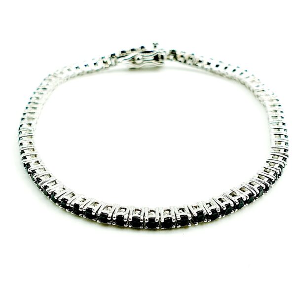 Bracciale Tennis con zirconi neri realizzato in argento 925. Lughezza: 17 cm, Spessore: 2 mm