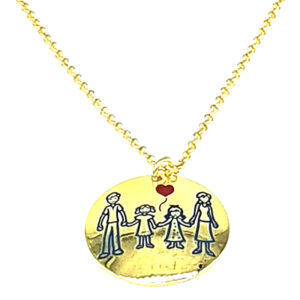 Collana con ciondolo dorato forma tonda diametro 2 cm realizzato in argento 925 modello famiglia due maschii. Lunghezza 40+3 cm.