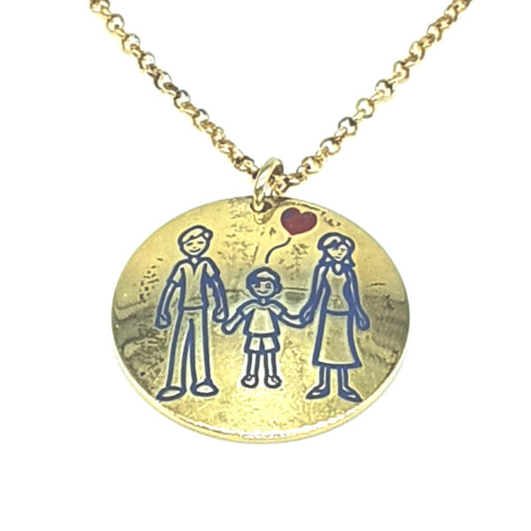 Collana con ciondolo dorato forma tonda realizzato in argento 925 modello famiglia maschio. Lunghezza 40+3 cm.